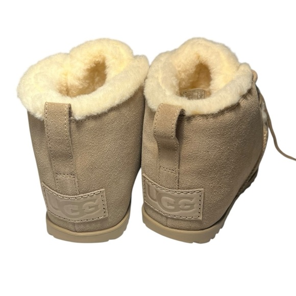 NWOB UGG Women’s Pumped Faux Fur Trim Slipper Bootie In Mustard Seed Size 7 - Picture 2 of 7